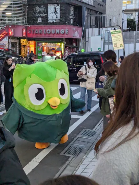 Duomart в Токио: лимитированный мерч Duolingo и ажиотаж