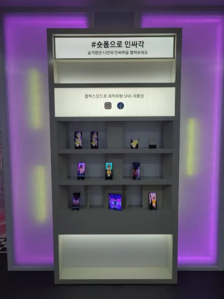 Заглянули в павильон Samsung: AR, OLED, QLED и складные смартфоны