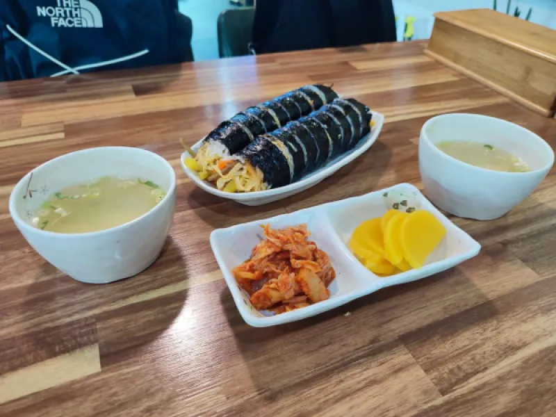 Кимпаб в Корее: вкус, цена и отличия от московских роллов