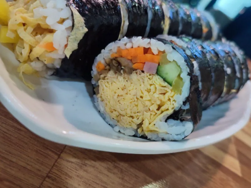 Кимпаб в Корее: вкус, цена и отличия от московских роллов