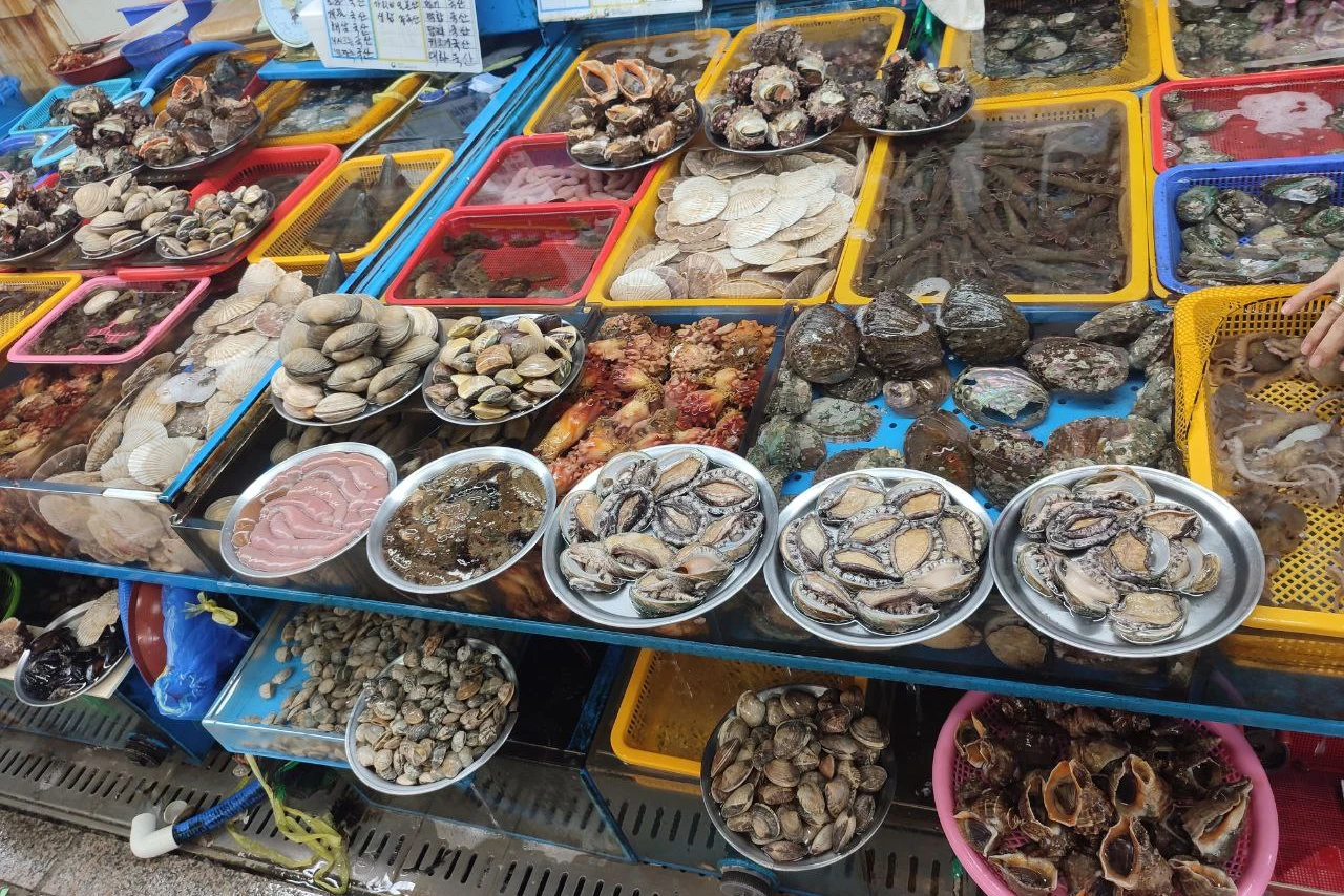 Рыбный рынок Jagalchi: гигантские креветки и морепродукты