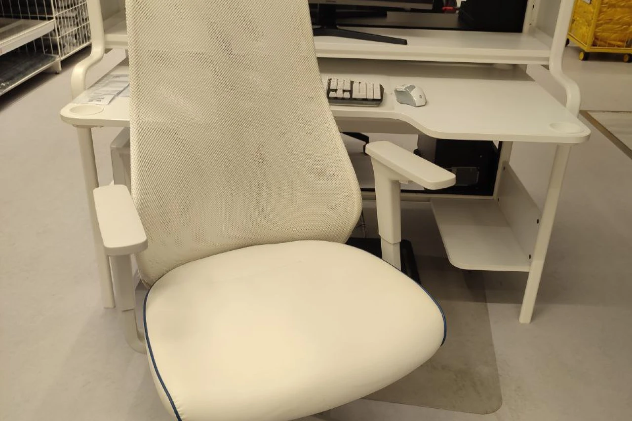 Новое кресло из IKEA: бюджетная альтернатива культовому "Маркусу"