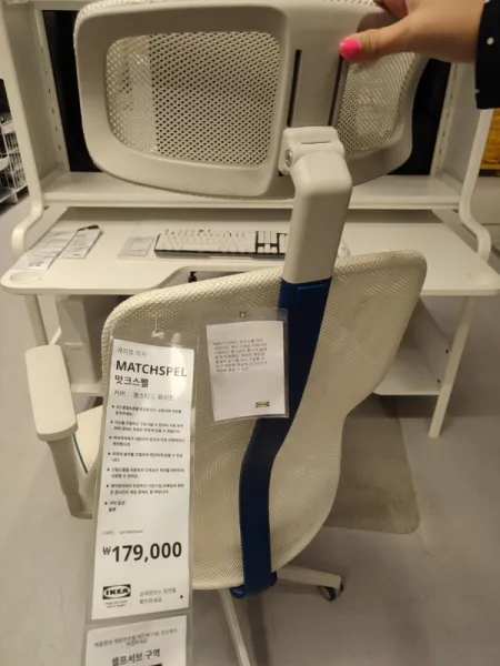 Новое кресло из IKEA: бюджетная альтернатива культовому "Маркусу"