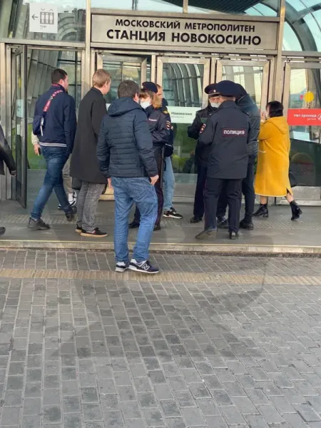 Кремль отрицает вторую волну мобилизации, но в Москве и Петербурге проходят облавы на призывников