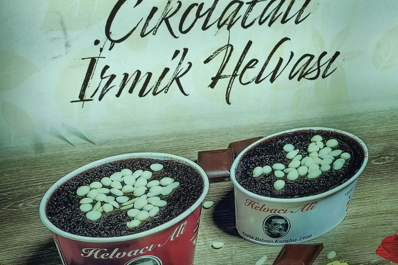 Я даже вывески сфоткал, но все равно понятия не имею, что это за турецкая сладость