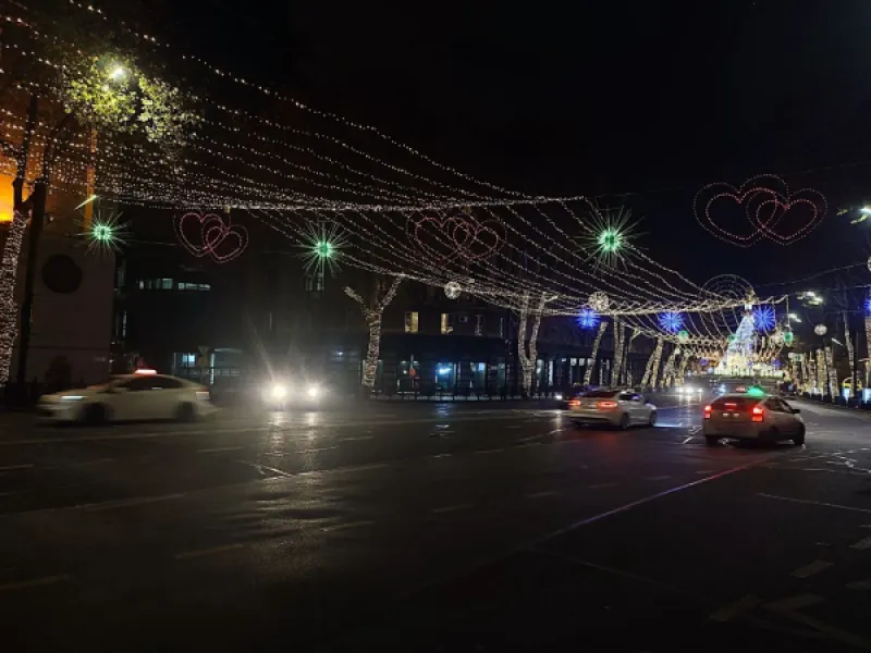 Предновогодний Тбилиси: праздничные огни и атмосфера