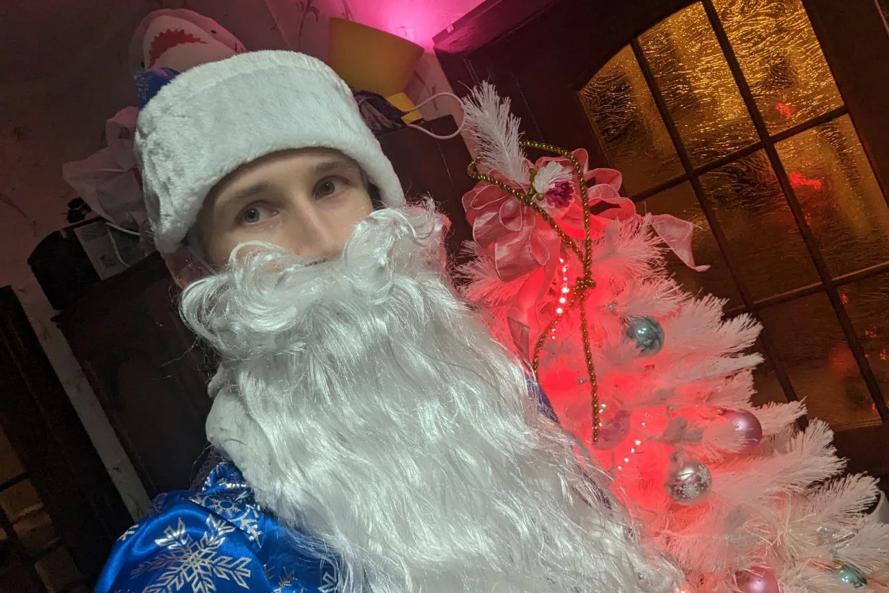 Никита, уже 2 января, нахрена ты купил костюм Деда Мороза? Завтра всё расскажу!
