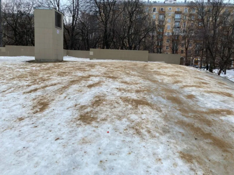 Зимние горки в Москве: как абсурдный ГОСТ привел к засыпке песком вместо льда