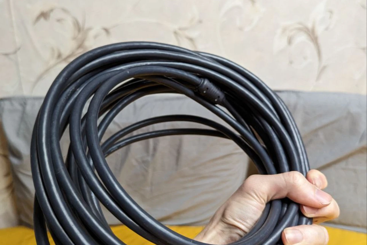 15-метровый HDMI кабель с огромным сечением: когда мощь не там, где нужна