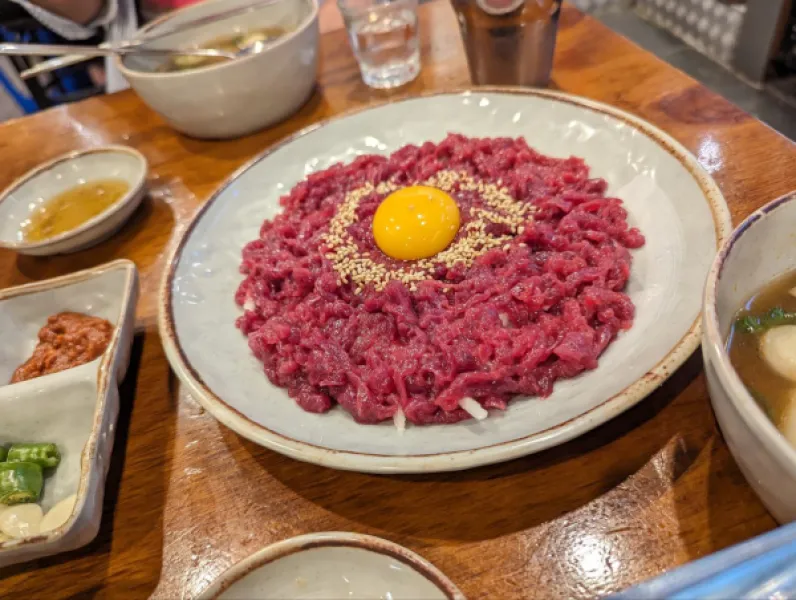 Юкхе: сырое мясо по-корейски – стоит ли пробовать?