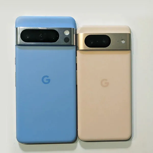 Забавное открытие сегодняшнего дня: в Pixel 8 достаточно было поменять всего одну деталь, чтобы дизайн стал уродливым