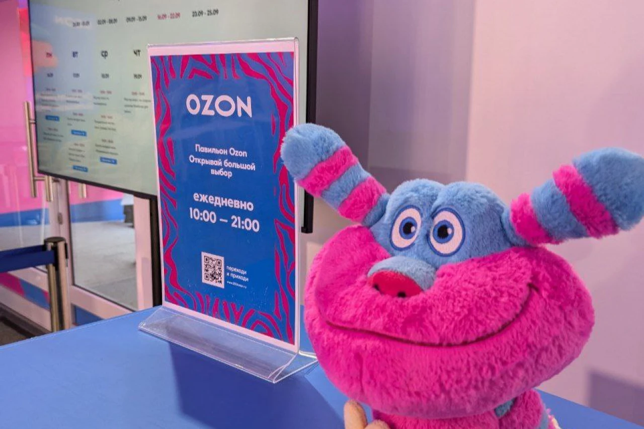 Прямо на входе на ВДНХ появился павильон Ozon. Внутри ничего интересного, но мы выловили жирные бонусы!