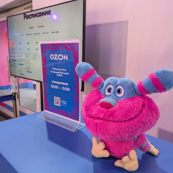 Прямо на входе на ВДНХ появился павильон Ozon. Внутри ничего интересного, но мы выловили жирные бонусы!